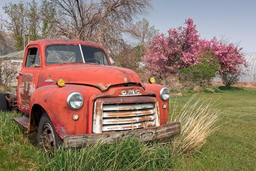 Truck doing donuts‌ in Atlanta: ‍A dangerous‌ trend on the rise